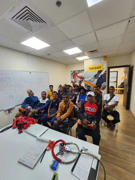 נוחתים, מחייכים, ובונים יחד 💙